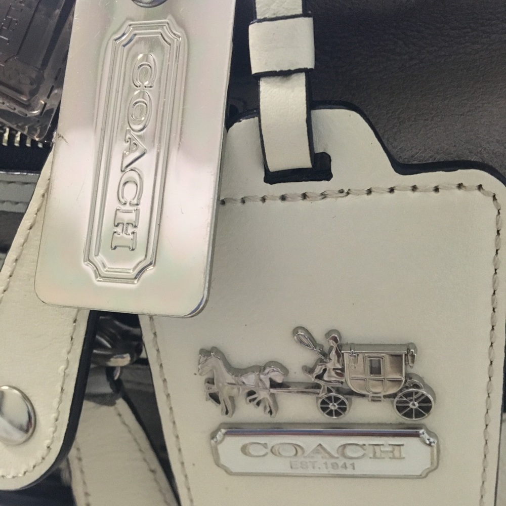 Coach Leather Purse - Excellent condition. - Picture 4 of 16